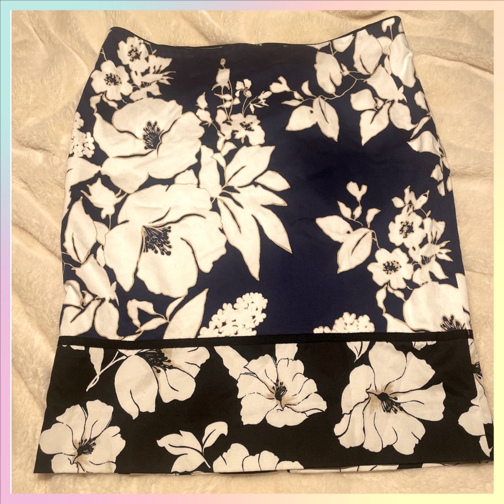 WHITE HOUSE BLACK MARKET PENCIL SKIRT